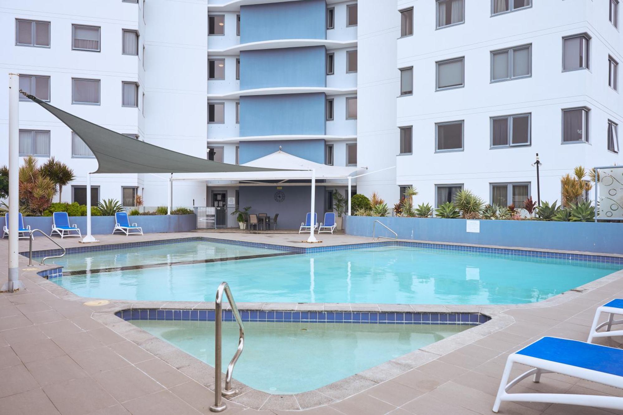 Centrepoint Apartments Калаундра Экстерьер фото